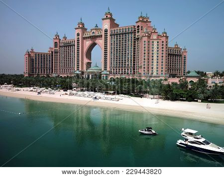 Luxury Resort In Dubai. Fairy Tale In Real Life.