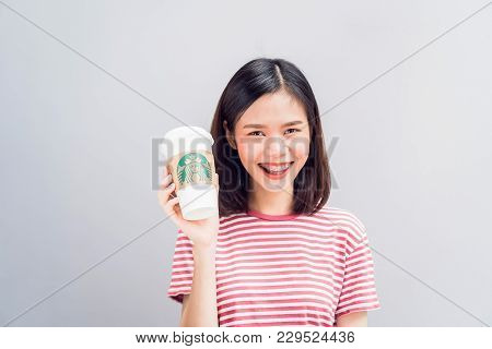 Bangkok, Thailand - March 05, 2018 : Woman Hold Cup Of Starbucks Coffee On The Chair, Starbucks Bran