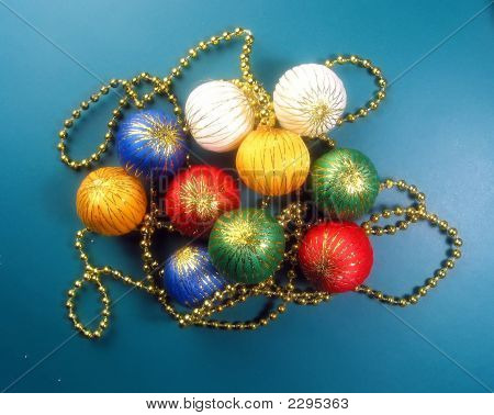 Varias bolas de Navidad