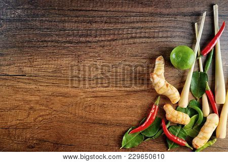 Ingredient Of Tom Yum Soup Cooking Lemon Lime,chilli Pepper,lemongrass,leech Lime Leaf,ginger On Woo