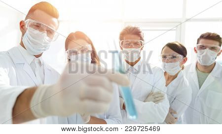 background image is a group of medical workers working with liqu