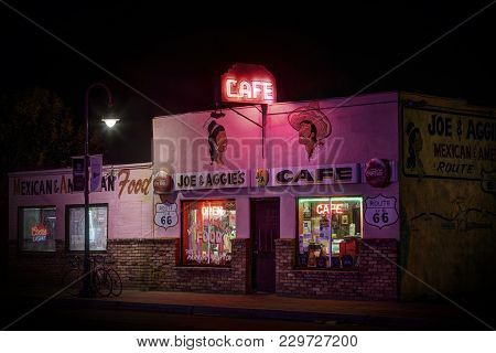 Holbrook, Arizona Usa - September 5, 2017: Famous Joe And Aggies Vintage Cafe Photographed At Night 