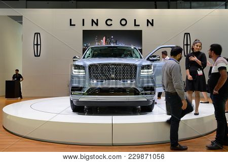 Dubai, Uae - November 18: The Linkoln Navigator Car Is On Dubai Motor Show 2017 On November 18, 2017