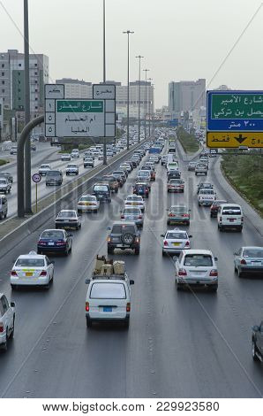 Top View Of King Fahad Road With Cars Heading Downtown Riyadh, Saudi Arabia, 08.05.2016