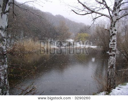 nevicata lago inverno