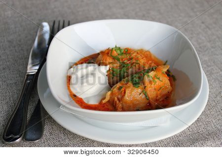 Domates soslu lahana dolması