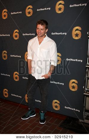 LOS ANGELES - 10 de mayo: Ryan Phillippe llega en el lanzamiento de 