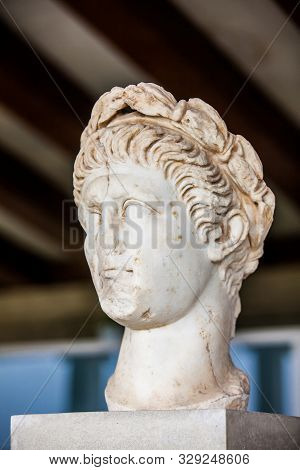 Athens, Greece - April, 2018: Portrait Head Of Traian Wearing A Laurel Wreath At The Stoa Of Attalos
