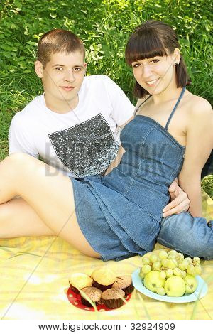 คู่บนปิกนิก