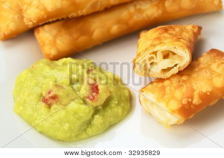 Tequenos (aperitivos latino-americano)