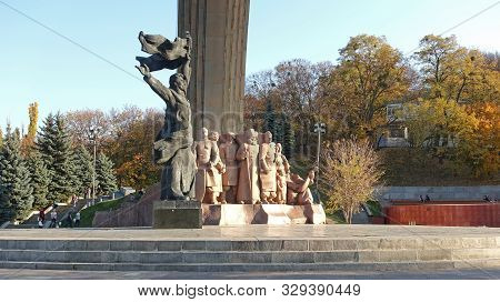 Kiev. Ukraine. October 18, 2019. Sculptural Compositions At The Arch Of Friendship Of Peoples On An 