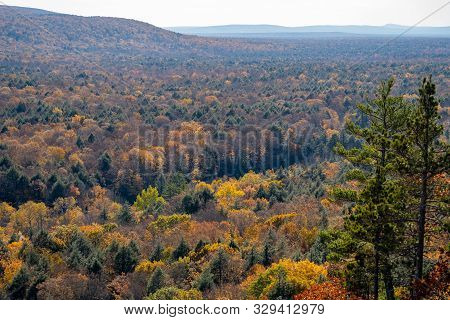 Lake Of The Clouds Scenic Overlook In Fall, At The Porcupine Mountains In Michigan