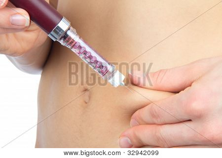 Paciente de diabetes, se preparando para tiro de insulina