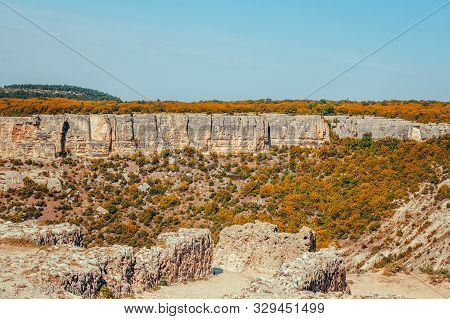 Biyuk-ashlama-dere Gorge. Beautiful Autumn Landscape In Cave City Chufut Kale, Near The City Of Bakh