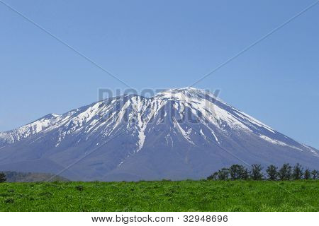 Mt.Iwate i błękitne niebo