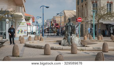 Saint Jean De Monts, France - April 5, 2017: Street Atmosphere In Downtown Where People Walk On A Sp