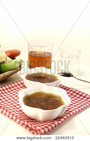 Consomme wołowiny z warzywami