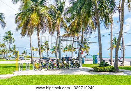Fort Lauderdale, Florida, Usa - September 20, 2019: Bcycle Bicycles For Rent At Public Kiosks In For