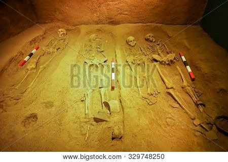 Prachin Buri, Thailand - August 26, 2019: Skeleton Model Of Khok Phanom Di Villagers In Prachin Buri
