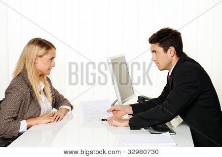 consultazione. consultazione e discussione con consulenti e clienti.