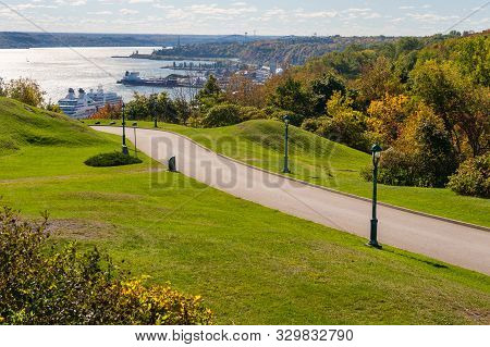 Quebec City, Ca - 5 October 2019 - The Plains Of Abraham (battlefields Park) In The Autumn Season
