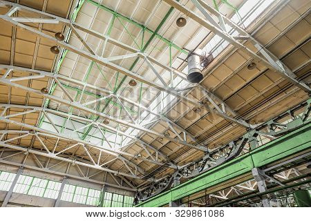 Reinforced Concrete Trusses Covering An Industrial Long-span Building With Indoors Floodlights