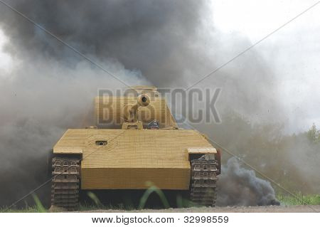 Kyjev, Ukrajina-květen 13:Red Star Historie klubu.Německý tank (replika) během Historická rekonstrukce w