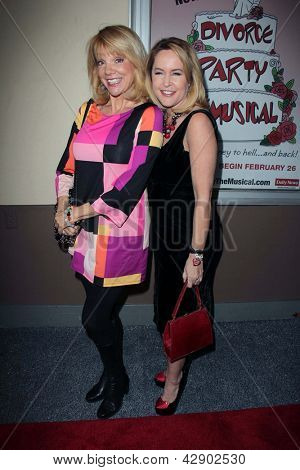 LOS ANGELES - MAR 3: Teresa Ganzel, Erin Murphy kommen im 