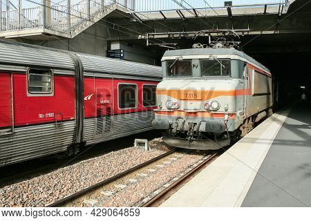 Montpellier, France - October 29, 2006: Intercity Train In Montpellier Saint Roch Train Station, Bel