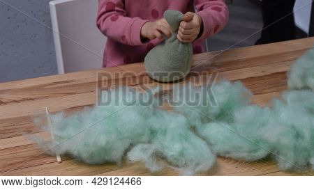 Toddler Girl Fingers Stuffing Soft Sintepon Inside Handicraft Felt Toy. Green Cotton Sintepon Hollow