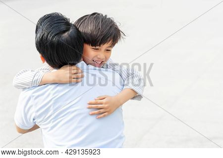 The Son Hugged His Father Fill Happy , Single Dad And Son Happiness Asian Family Concept