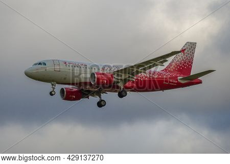 Saint Petersburg, Russia - October 28, 2020: Airbus A319-100 Volgograd (vq-bco) Of Rossiya - Russian