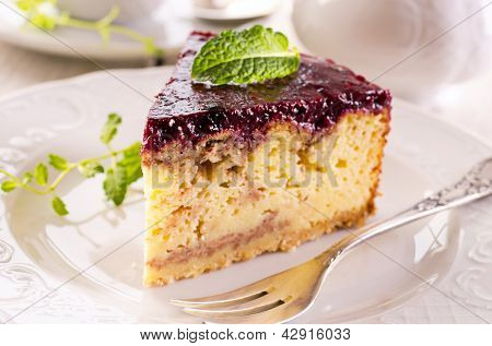 Tvarohový koláč s polevou pudinkové berry