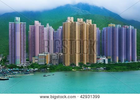 Hong Kong skyskrabere tæt ved havet