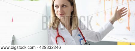Doctor Conducts Remote Lesson In Medicine Via Internet