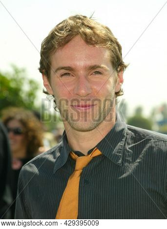 LOS ANGELES - MAR 22: Alessandro Nivola arrives for the 2003 Independent Spirit Awards on March 22, 2003 in Santa Monica, CA