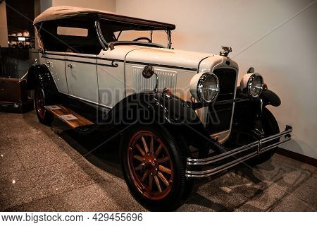 4 June 2019, Moscow, Russia: Side View Of American Car Pontiac 6-28 (186) 1928. Classical Retro Cars