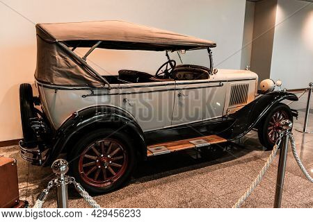 4 June 2019, Moscow, Russia: Side View Of American Car Pontiac 6-28 (186) 1928. Classical Retro Cars