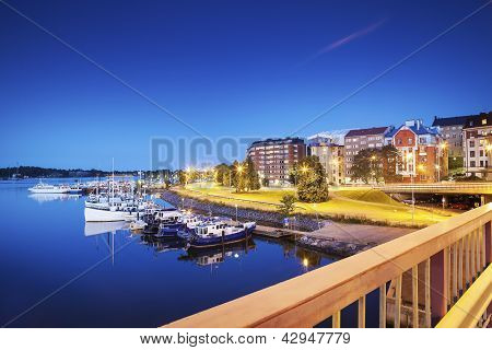 Woonwijk en kleine haven
