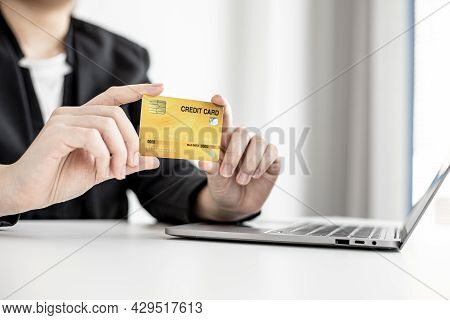 A Business Woman Holds A Credit Card To Make Payments On The Website Where She Is Shopping Online. C