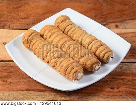 Sweet Bakery Food Puff Roll With Cream Also Know As Cream Roll, Puff Pastry Is A Type Of Sponge Cake