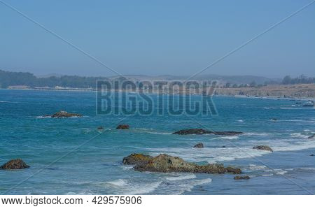 The Rocky Coastline Of San Simeon Bay On The Pacific Ocean In San Simeon, San Luis Obispo County, Ca