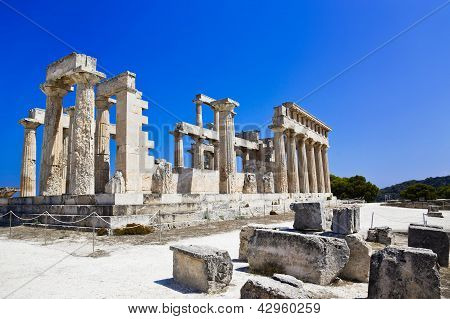 Ruiny chrámu na ostrově Aegina, Řecko