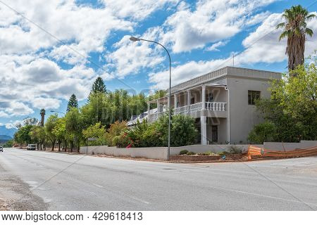 Oudtshoorn, South Africa - April 5, 2021: A Street Scene, With Houses And Vehicles, In Oudtshoorn In