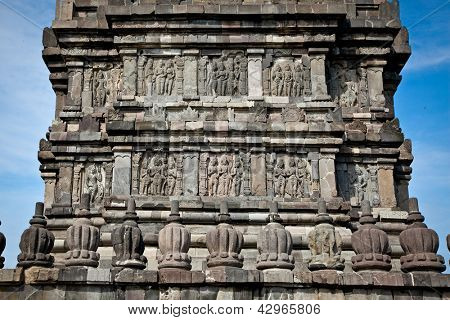  Stone craft v chrámu Prambanan nedaleko Yogyakarta na Jáva, Indonésie.