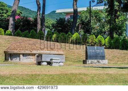 Burial Site Of Lady Bae Yong-san,