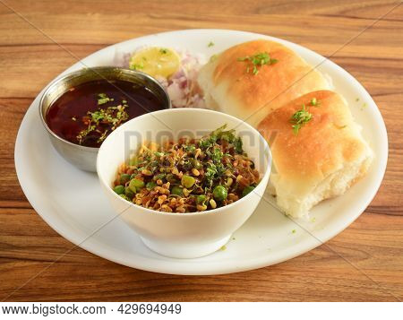 Misal Pav Is A Special Dish In Maharashtra, India. The Dish Is Eaten For Breakfast Or As A Midday Sn