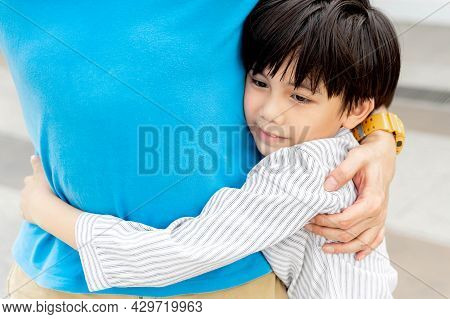 The Son Hugged His Father Fill Happy , Single Dad And Son Happiness Asian Family Concept