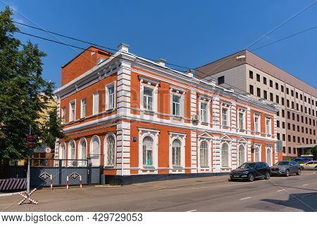 View Of The Former House Of Textile Manufacturer P.i. Guchkov, Built In 1873, Architect Vivien: Mosc