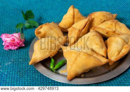 Homemade Samosa, Samsa Or Smosa. A Vegetarian Spicy Indian Special Traditional Street Food. Iftaari 